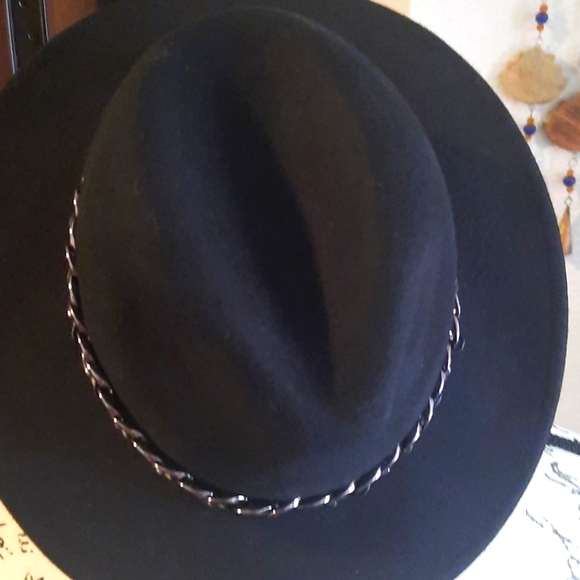 Fedora & Felt Style Hat - Picture 3 of 6